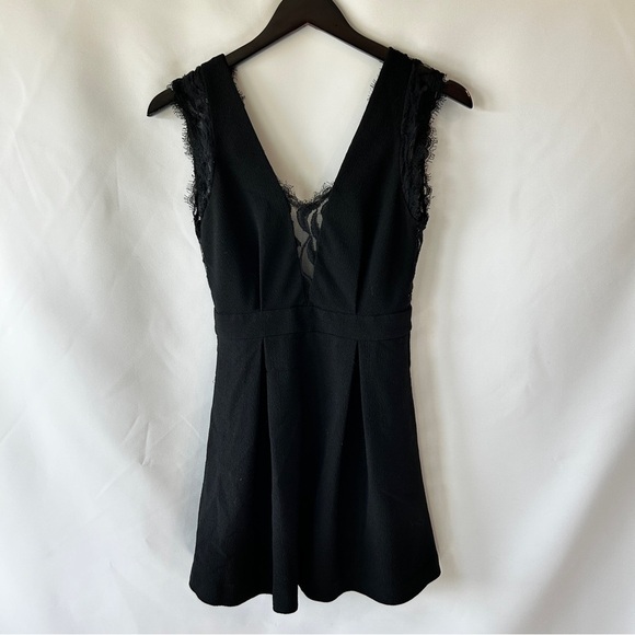 BCBGeneration Junior's Lace Insert Georgette Mini Dress Size 2 - Picture 1 of 12